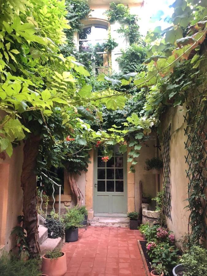 Le Patio D'Arles Bed and Breakfast Buitenkant foto